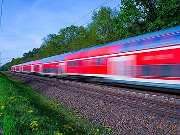 Bahnstrecke zwischen Hof und Nürnberg: Bald wieder durchgängige Züge
