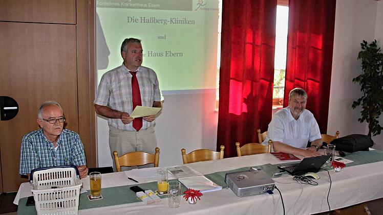ls Gäste begrüßte Bürgermeister Hennemann Alfred Hahn (links), den Vorsitzenden des Förderkreises in Hofheim, und den Vorstandsvorsitzenden der Haßbergkliniken, Stephan Kolck (rechts).