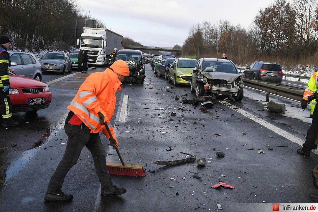 Unfallserie auf A73 bei Buttenheim