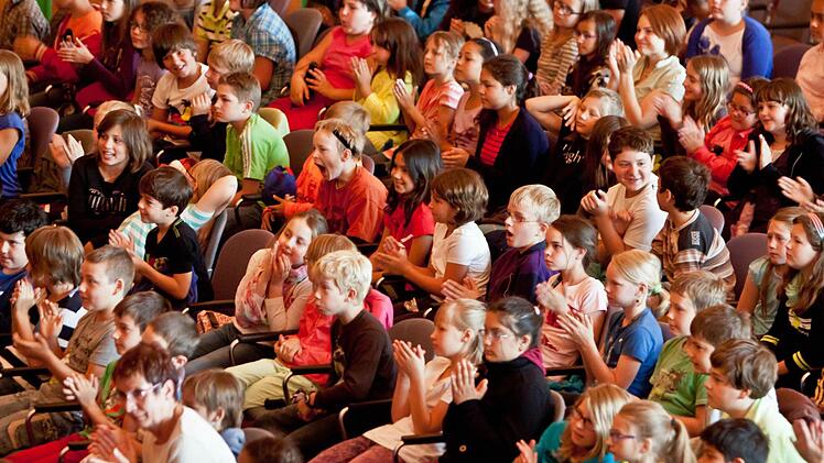 Im besonderen Fokus der städtischen Kulturförderung und von Kulturamtsleiterin Michaela Hofmann: Kinder so intensiv wie möglich "mit Kultur infizieren". Bei den Konzerten des Philharmonischen Orchesters im Rahmen der diesjährigen Kinderkulturtage war die Faszination der jungen Besucher offensichtlich.  Fotos: Archiv/Jochen Berger