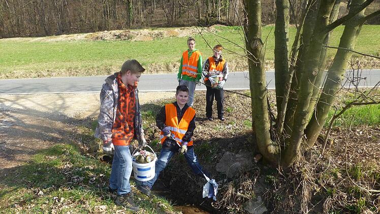 Jugendliche beim Einsatz Foto: Kraft