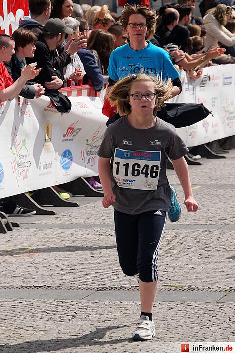 Weltkulturerbelauf 2017 in Bamberg: Der Zieleinlauf am Maxplatz