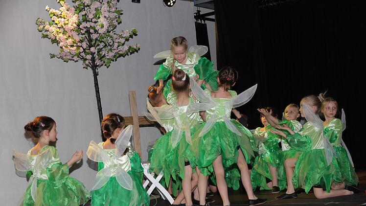 Die Tanzaufführung der Kinder der Tanzschule "Tanzpunkt". Foto: Mathias Erlwein