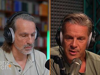 Richard David Precht (links) und Markus Lanz kritisierten in ihrem Podcast das Konzept der politischen Brandmauer.