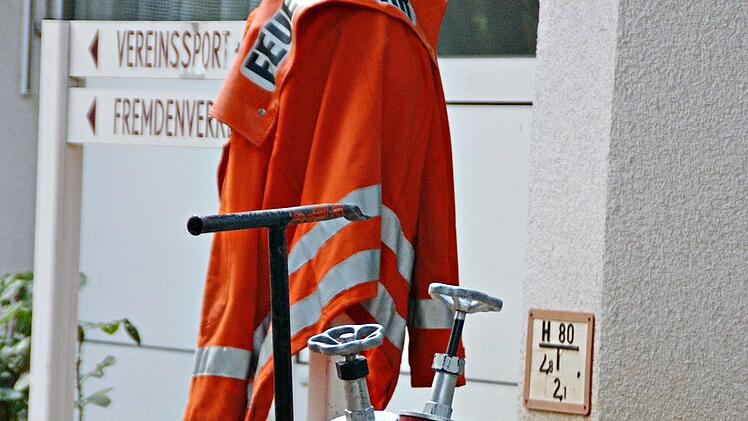 Eine Feuerwehr muss auch ausger&uuml;stet werden. In Rauhenebrach hat sie so viel Zulauf, dass der Gemeinderat das Budget f&uuml;r die Kleiderkammer aufstockte. Sabine Weinbeer