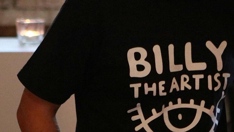 Der New Yorker Pop-Art-Künstler Billy The Artist lockte zahlreiche Besucher in die alte Pakethalle in Coburg. Foto: Jochen Berger