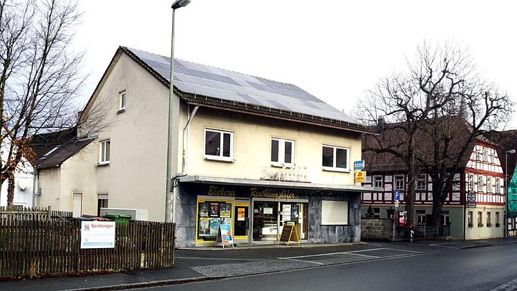 Die Bäckerei an der Weisendorfer Hauptstraße schließt zum Jahresende. Der Hauseigentümer möchte dann umbauen  und hat elf Wohnungen und ein Büro geplant.Richard Sänger