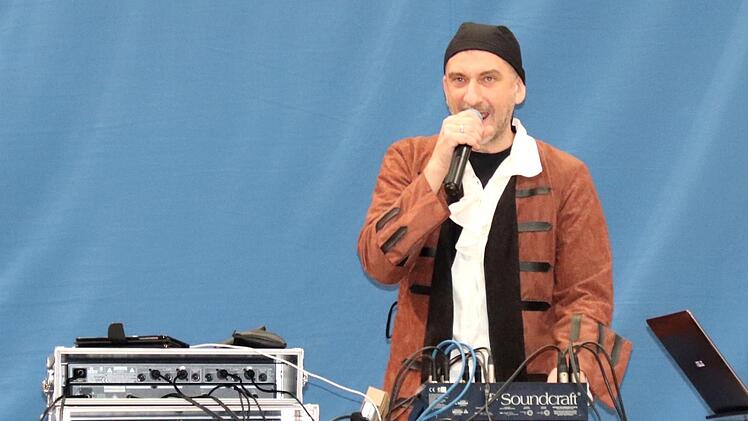 Alexander Schulz moderierte den Nachmittag und sorgte für die passende Musik.   Foto: Johanna Blum