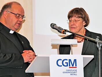 Mit einer ökumenischen Andacht von Pfarrer Gerd  Greier (links) und Christel Mebert (rechts)  begann der Bundesgewerkschaftstag der Christlichen Gewerkschaft Metall in Reiterswiesen. Dieter Britz
