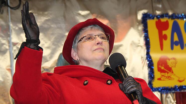 Die Queen (Inge Peter) ist zu Gast Foto: Jürgen Gärtner