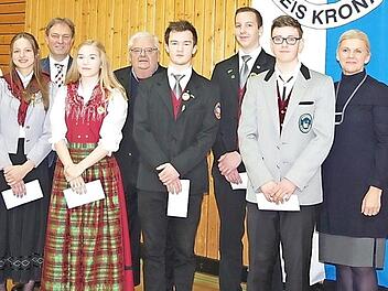 Der NBMB-Kreisverband Kronach mit seinem Kreisvorsitzenden Wolfgang Müller (rechts) freut sich über seine "Gold-Kinder".  Fotos: Heike Schülein