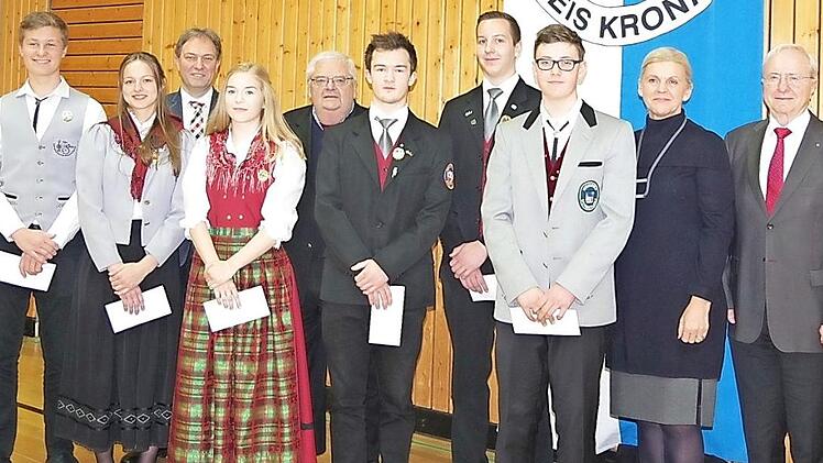 Der NBMB-Kreisverband Kronach mit seinem Kreisvorsitzenden Wolfgang Müller (rechts) freut sich über seine "Gold-Kinder".  Fotos: Heike Schülein