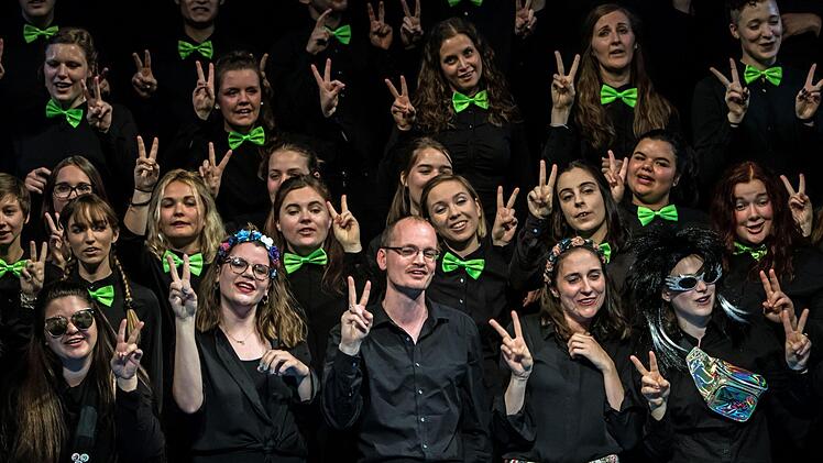 Mitreißendes Jubiläums- und Abschiedskonzert: Unter Leitung seines scheidenden Dirigenten Moritz Metzner begeisterte der Coburger Hochschulchor "Die Klangfänger" im ausverkauften Landestheater.Foto: Jochen Berger