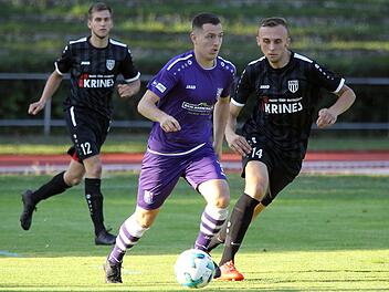 Ein wichtiger Faktor im FCE-Spiel: Neuzugang Armend Elshani (M.) hat sich in der Bayernliga schnell akklimatisiert und kommt in acht Spielen auf drei Tore und zwei Vorlagen.  Die kommenden Wochen fehlt der 25-Jährige allerdings aufgrund eines Jochbeinbruchs.sportpress