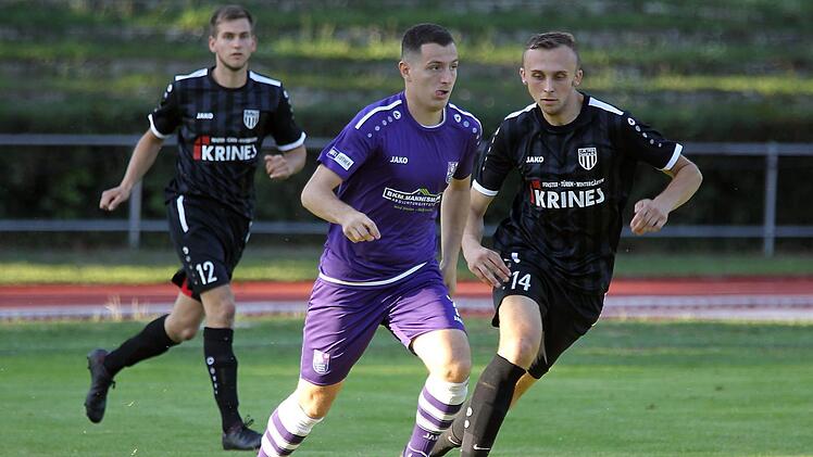 Ein wichtiger Faktor im FCE-Spiel: Neuzugang Armend Elshani (M.) hat sich in der Bayernliga schnell akklimatisiert und kommt in acht Spielen auf drei Tore und zwei Vorlagen.  Die kommenden Wochen fehlt der 25-Jährige allerdings aufgrund eines Jochbeinbruchs.sportpress