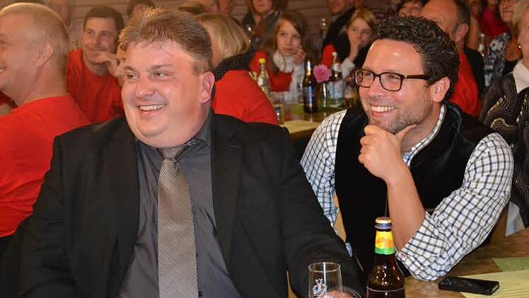 Eisfelds Bürgermeister Sven Gregor (links) Kollege und Martin Finzel.