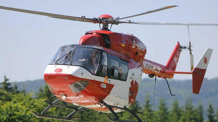 19-j&auml;hriger Motorradfahrer wurde schwer verletzt mit Hubschrauber ins Klinikum Bayreuth geflogen. Symbolfoto:  Jan-Peter Kasper dpa/lth