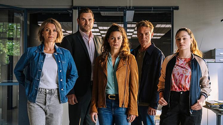 Vanessa Haas (Kerstin Landsmann, von links), Jonas Fischer (Lukas Piloty), Lilly Funke (Tatjana Kästel), Matti Wagner (Pierre Besson) und Amira Mahdi (Aylin Ravanyar) bilden das Team der "SOKO Köln".