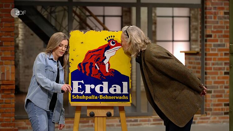 Auch im H&auml;ndlerraum stie&szlig; das historische Schild auf gro&szlig;es Interesse.