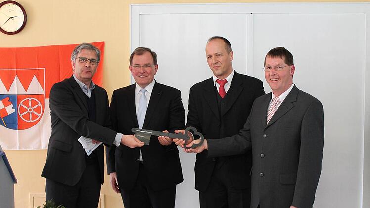 Architekt Peter Kuhn, Bezirkstagspräsident Erwin Dotzel, Heimleiter Robert Ronelli und Verwaltungsleiter Bernd Pallasch