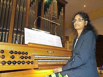 Ihr Debüt als Solo-Organistin im Rahmen ihrer ersten Konzertreihe absolvierte die junge Hofer Kirchenmusikerin Januka Gunaratnam erfolgreich auf der Rieger-Orgel in Nordhalben.  Foto: Norbert Neugebauer