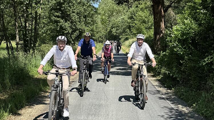 Neuer Radweg bei Hof