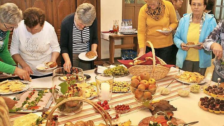 Leckeres aus der Region gab es beim Frauenfrühstück in Burkardroth.  Fotos: Werner Vogel