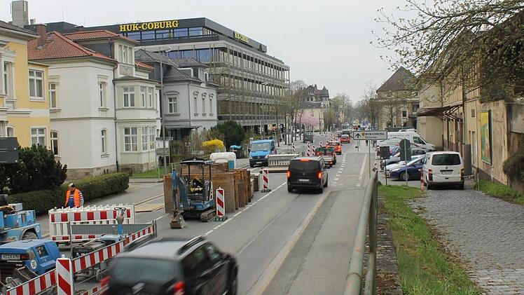 In der Einbahnstraße Lossaustraße fuhren nur wenige Autos an der neuen Baustelle vorbei.