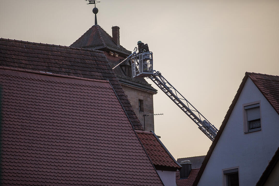 Historische Fachwerkhäuser in Spalt brennen aus - mehrere Verletzte