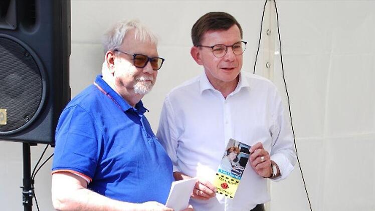 Waldemar Greß (links) und Armin Warmuth beim Jubiläumsfest.