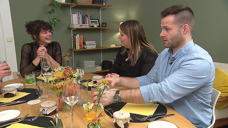 Michelle und Kevin sind begeistert von Julias Dinner.