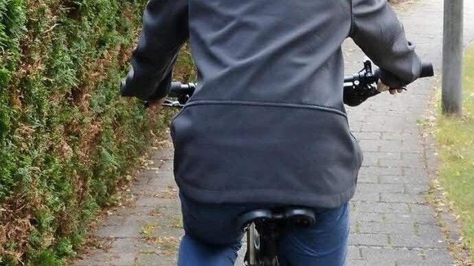 Am Galgenberg bis zur Einmündung in die Staatsstraße ist Janis sicher unterwegs. Hier gibt es einen perfekten Radweg. Foto: Dagmar Besand