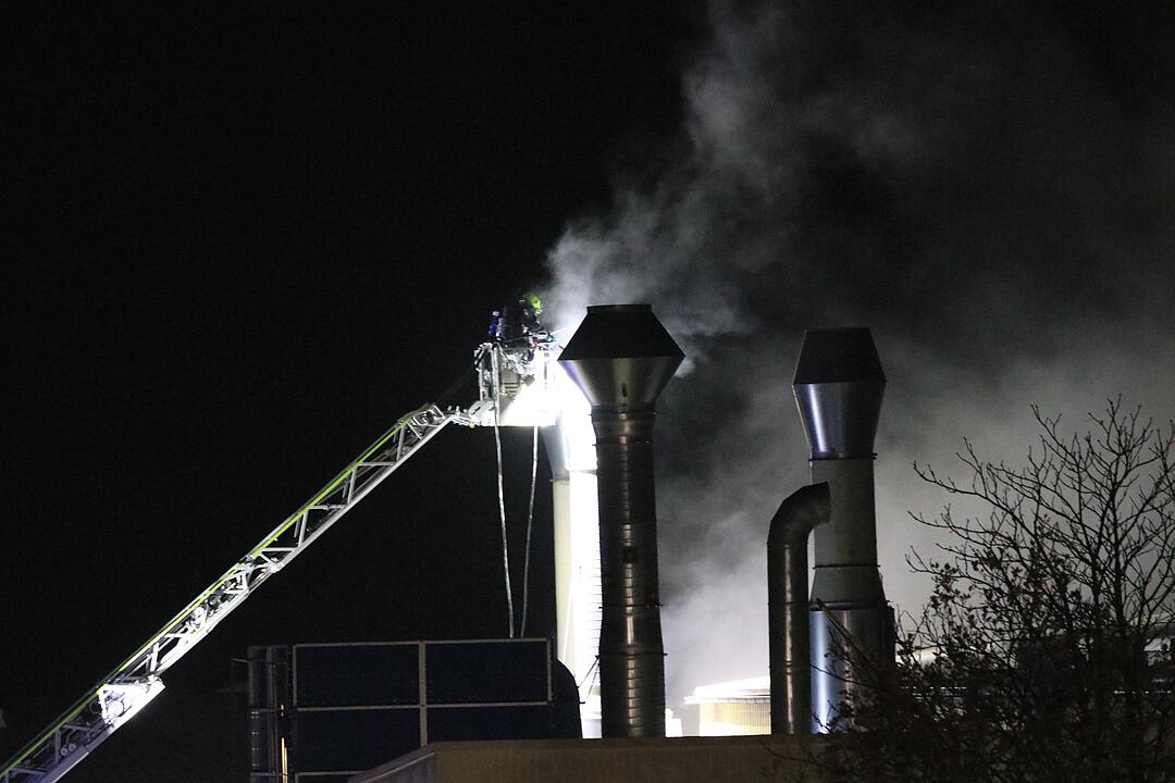Rödental: Großbrand in Recycling-Betrieb