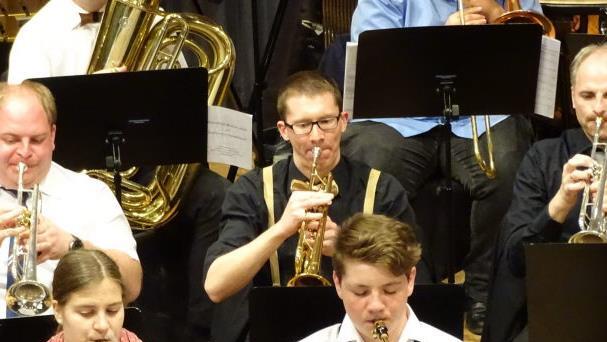 Die Stadtkapelle Hammelburg begeisterte mit Filmhelden wie Jack Sparrow, James Bond und Robin Hood.Dieter Vogler