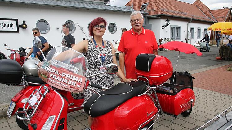 Tochter Melli und Vater Harro Trautmann mit einer GTS 300 mit Anhänger für den Vierbeiner Foto: Desombre