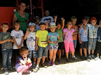 Kinder auf dem Bauernhof