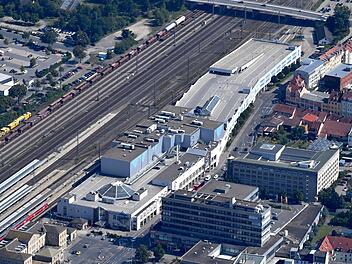 Eine Riesenimmobilie steht vor einer neuen Entwicklung und einem Teilabriss: das Atrium am Bamberger Bahnhof.  Ronald Rinklef