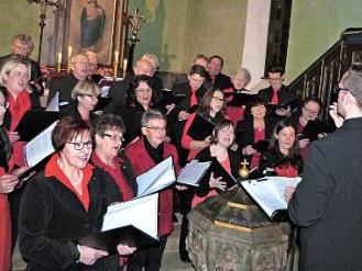 Der gastgebende Chor "Die Edelweißer" mit Frank Macht Foto: Reißaus