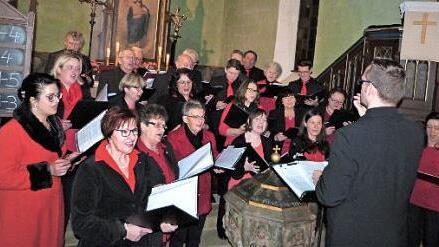 Der gastgebende Chor "Die Edelweißer" mit Frank Macht Foto: Reißaus
