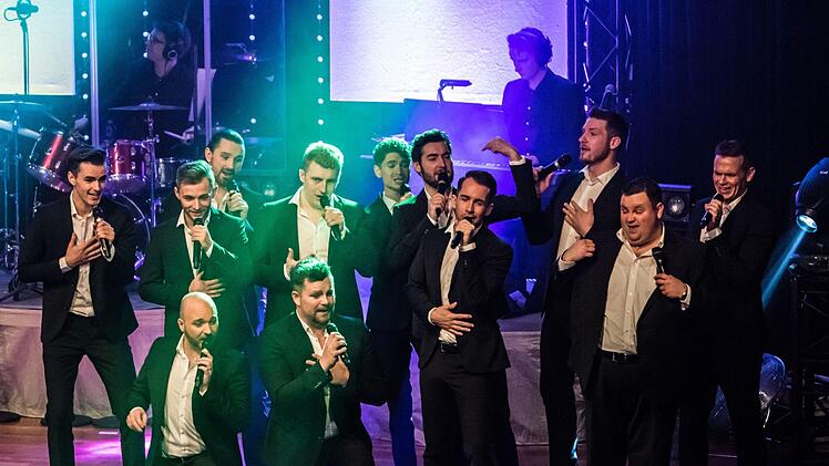 Tolle Show im Kongresshaus: "The 12 Tenors" wurden beim Coburg-Gastspiel von zahlreichen Fans bejubelt.Foto: Jochen Berger
