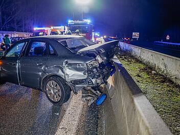 Glatteis sorgt für zahlreiche Unfälle in Franken - mehrere Verletzte