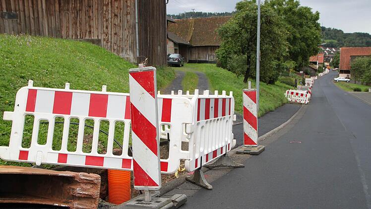 Baustelle in Riedenberg: Stromkabel und DSL-Leitungen werden verlegt. Foto: Ulrike Müller