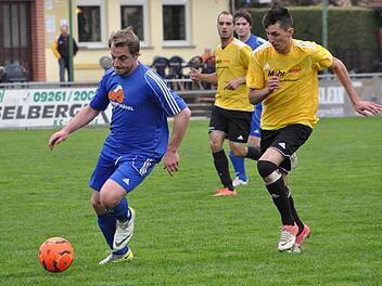 In vielen Vereinen hat es in der Sommerpause personelle Veränderungen gegeben - auch beim FC Wallenfels (blau) und beim TSV Gundelsdorf (gelb). Foto: Archiv
