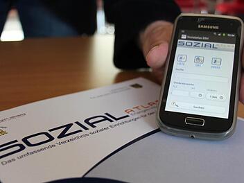 Den Sozialatlas des Landkreises Erlangen-Höchstadt gibt es jetzt als App für Smartphone und Tablet. Foto: Christian Bauriedel