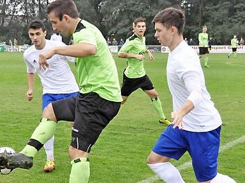 Gegen Quelle Fürth zeigte der SV Friesen (grüne Trikots) eine engagierte Leistung.  Foto: Archiv/Kalb