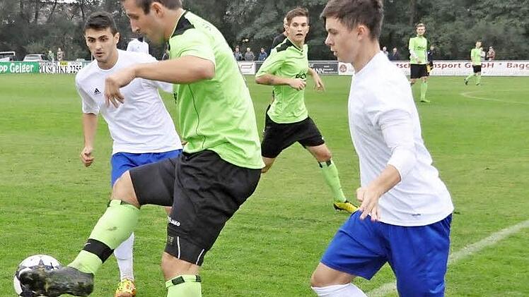 Gegen Quelle Fürth zeigte der SV Friesen (grüne Trikots) eine engagierte Leistung.  Foto: Archiv/Kalb