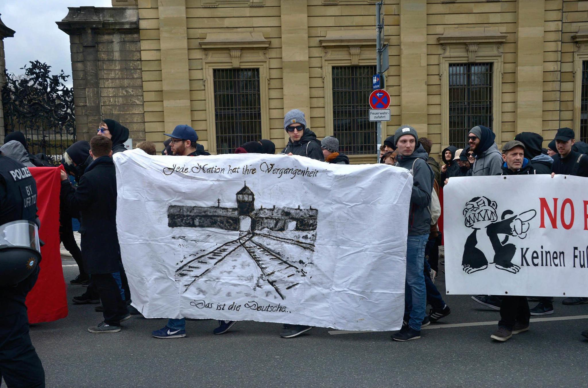 2500 Menschen demonstrieren in Würzburg gegen Rechts