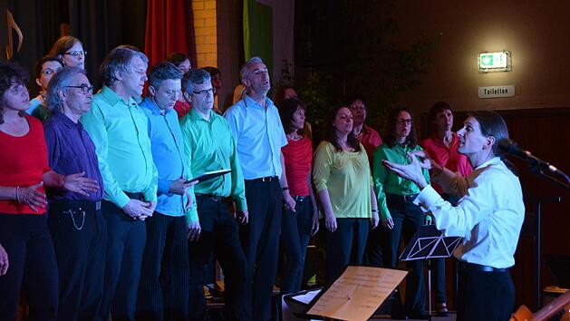 Der Chor InTakt feierte sein zehnj&auml;hriges Bestehen mit einem Geburtstagskonzert.  Foto: Bj&ouml;rn Hein