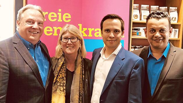 Ralf Markert vom FDP-Ortsvorstand, Britta Dassler, Martin Hagen und Landtags-Listenkandidat Boulent Ekrem (v. l.) nahmen an der Gespr&auml;chsrunde teil. Foto: Axel R&ouml;tschke