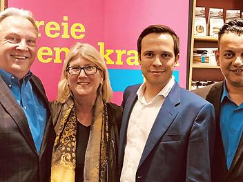 Ralf Markert vom FDP-Ortsvorstand, Britta Dassler, Martin Hagen und Landtags-Listenkandidat Boulent Ekrem (v. l.) nahmen an der Gespr&auml;chsrunde teil. Foto: Axel R&ouml;tschke